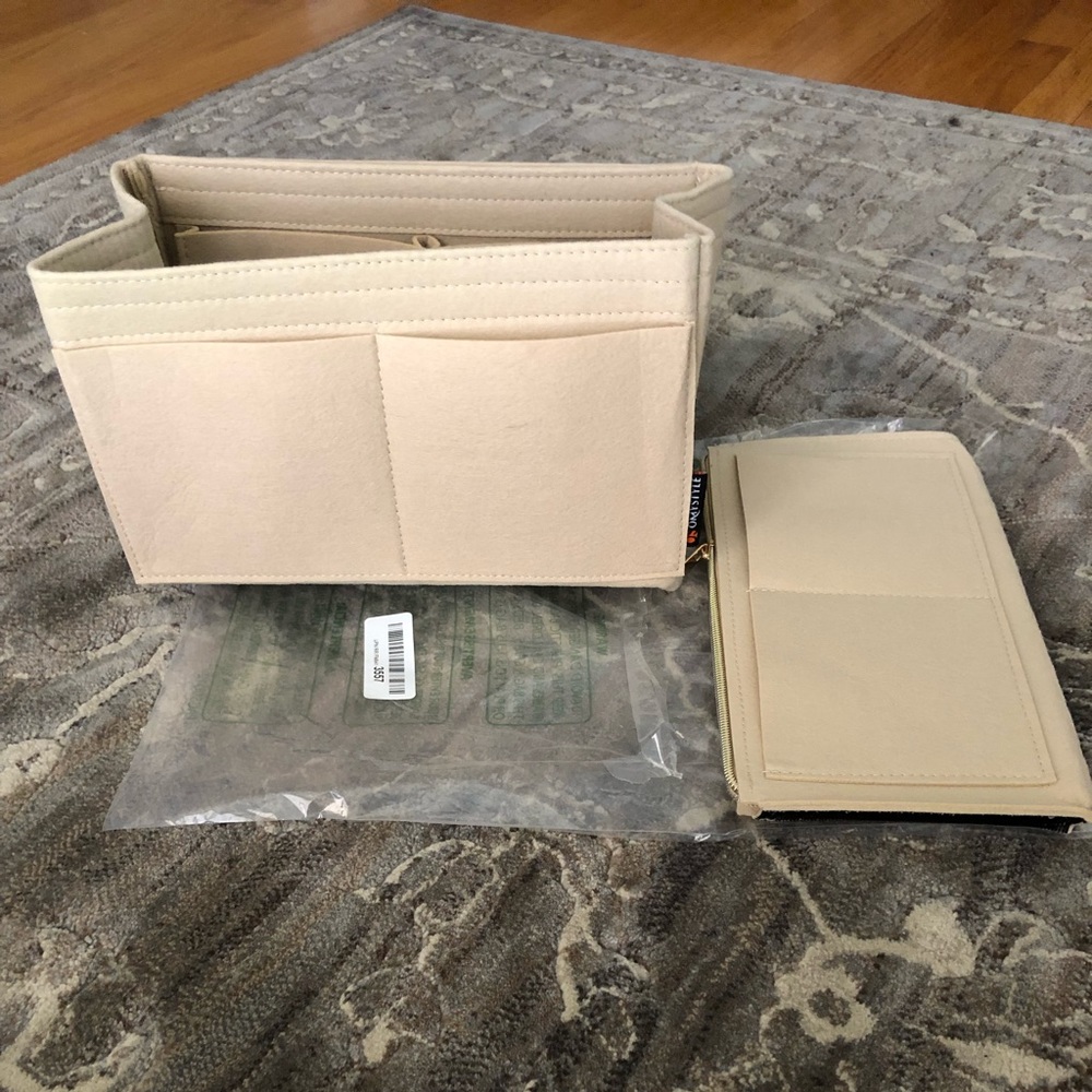 Omystyle purse organizer. Brand new. Size M
